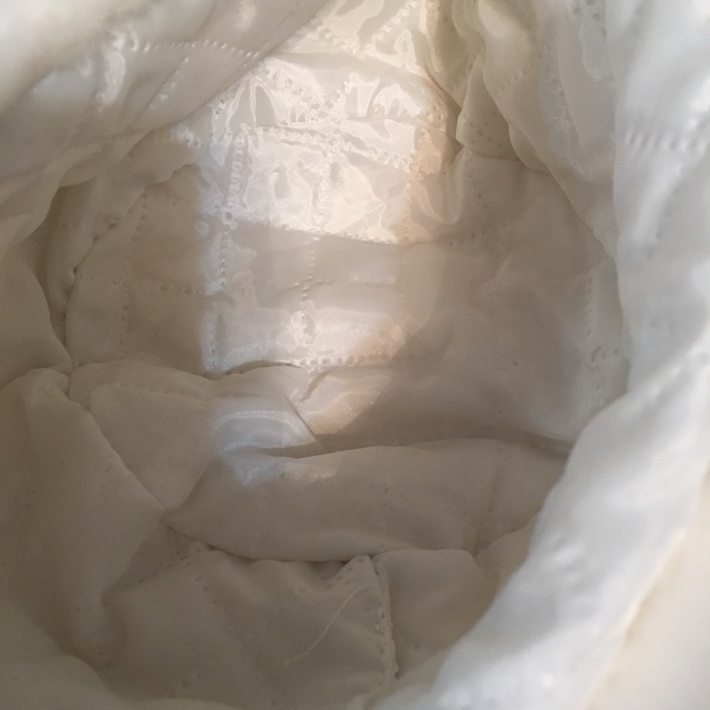 Winter White faux fur lady’s hat/ NWOT - Picture 5 of 5